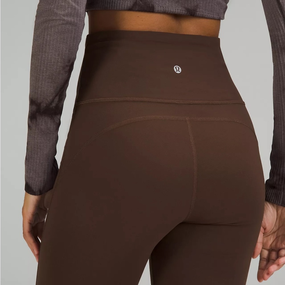 Lululemon Groove Super-High-Rise Flared Pant Nulu
Regular